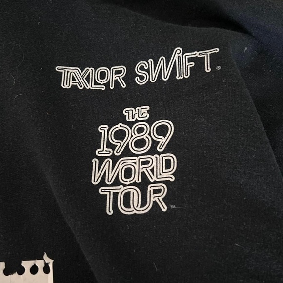 Taylor Swift The 1989 World Tour Crew Hoodie (very rare, collectors item) - Picture 3 of 4